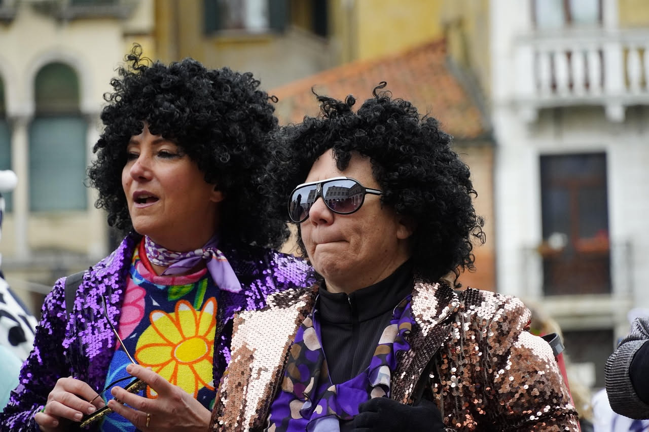 Come coprire i capelli bianchi: i consigli utili