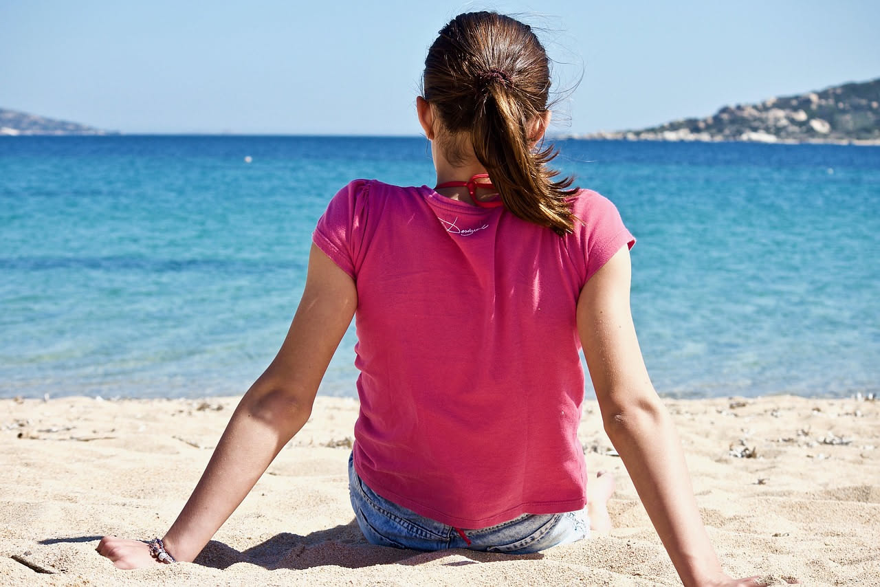 Cosa succede ai capelli con il sole e il mare: l'errore comune