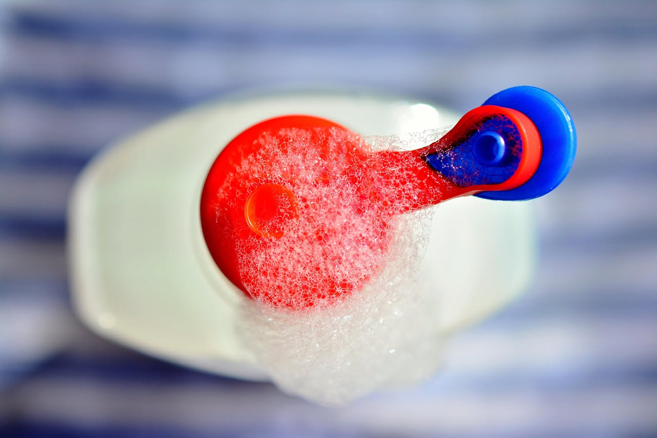 Perché lo shampoo non fa più schiuma: la spiegazione