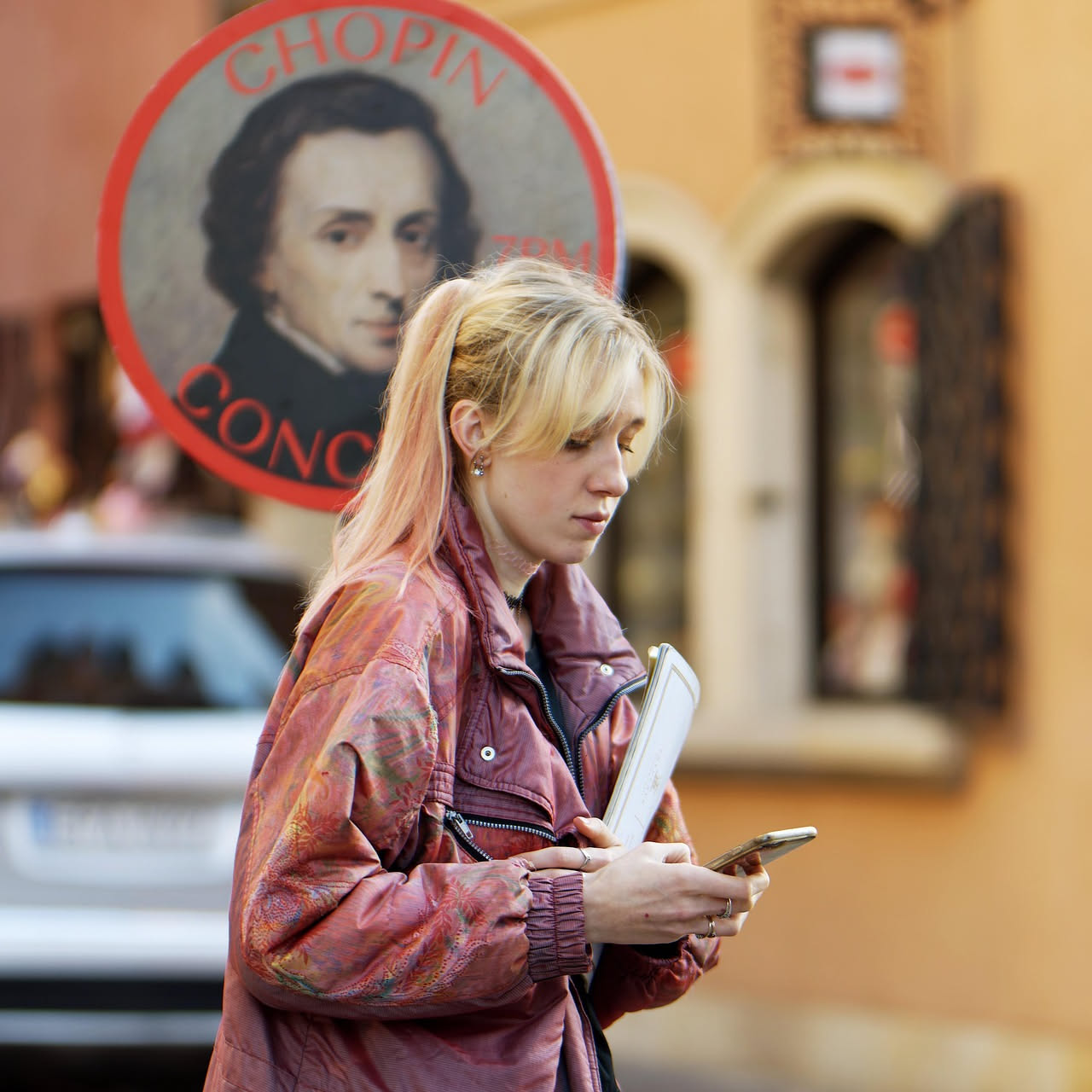 Qual è l'origine del colore biondo platino: la storia