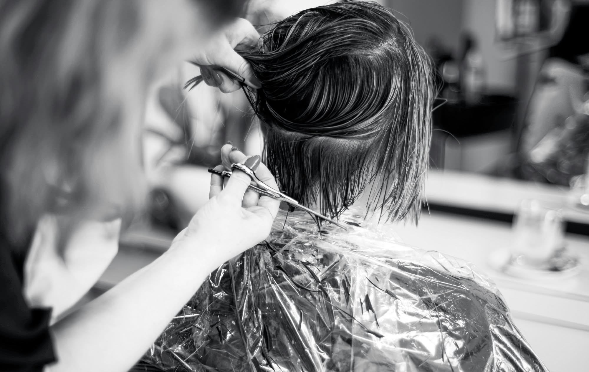 Capelli lunghi scalati con movimento morbido sulle lunghezze