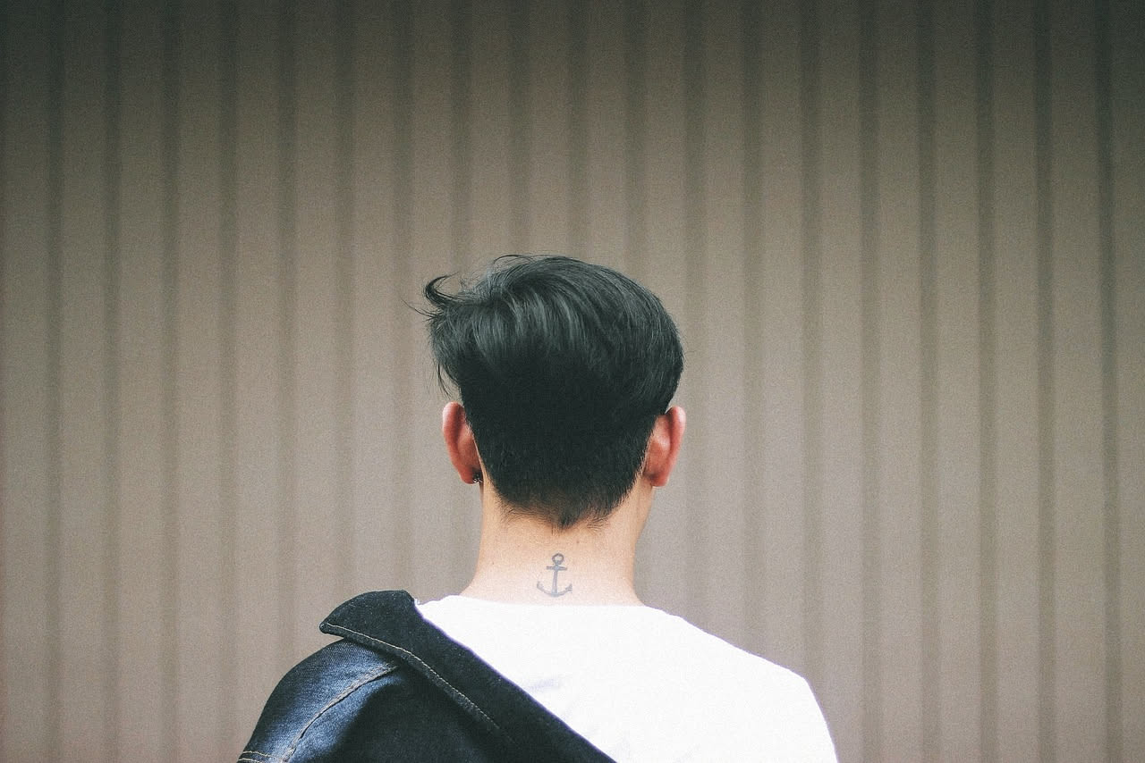 I capelli della nuca non sono uguali a quelli delle tempie