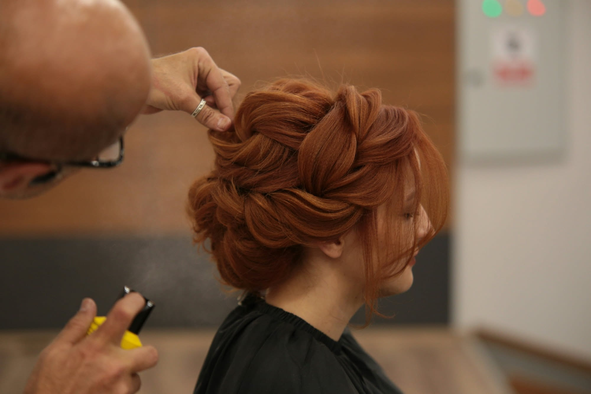 Chignon basso o alto: quale tiene tutto il giorno