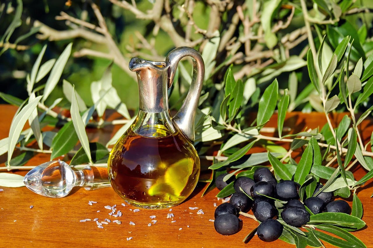 L'olio di oliva sui capelli è un'abitudine mediterranea antica