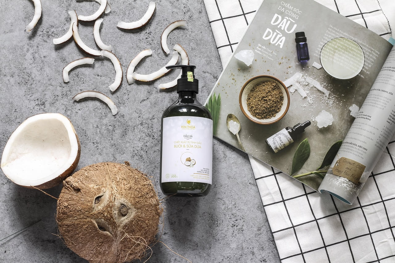 Olio di cocco sui capelli, quando funziona e quando no