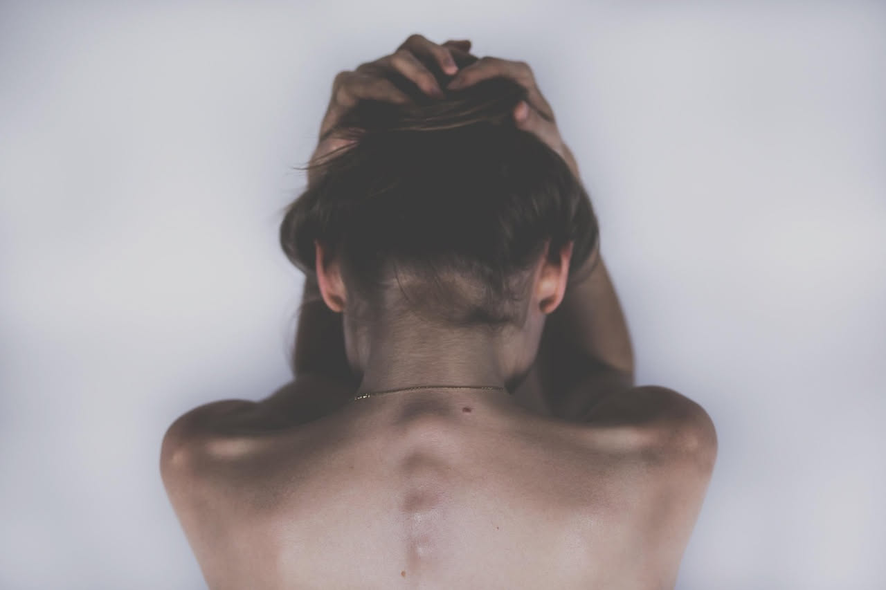 Perché abbiamo perso il pelo sul corpo ma non sulla testa