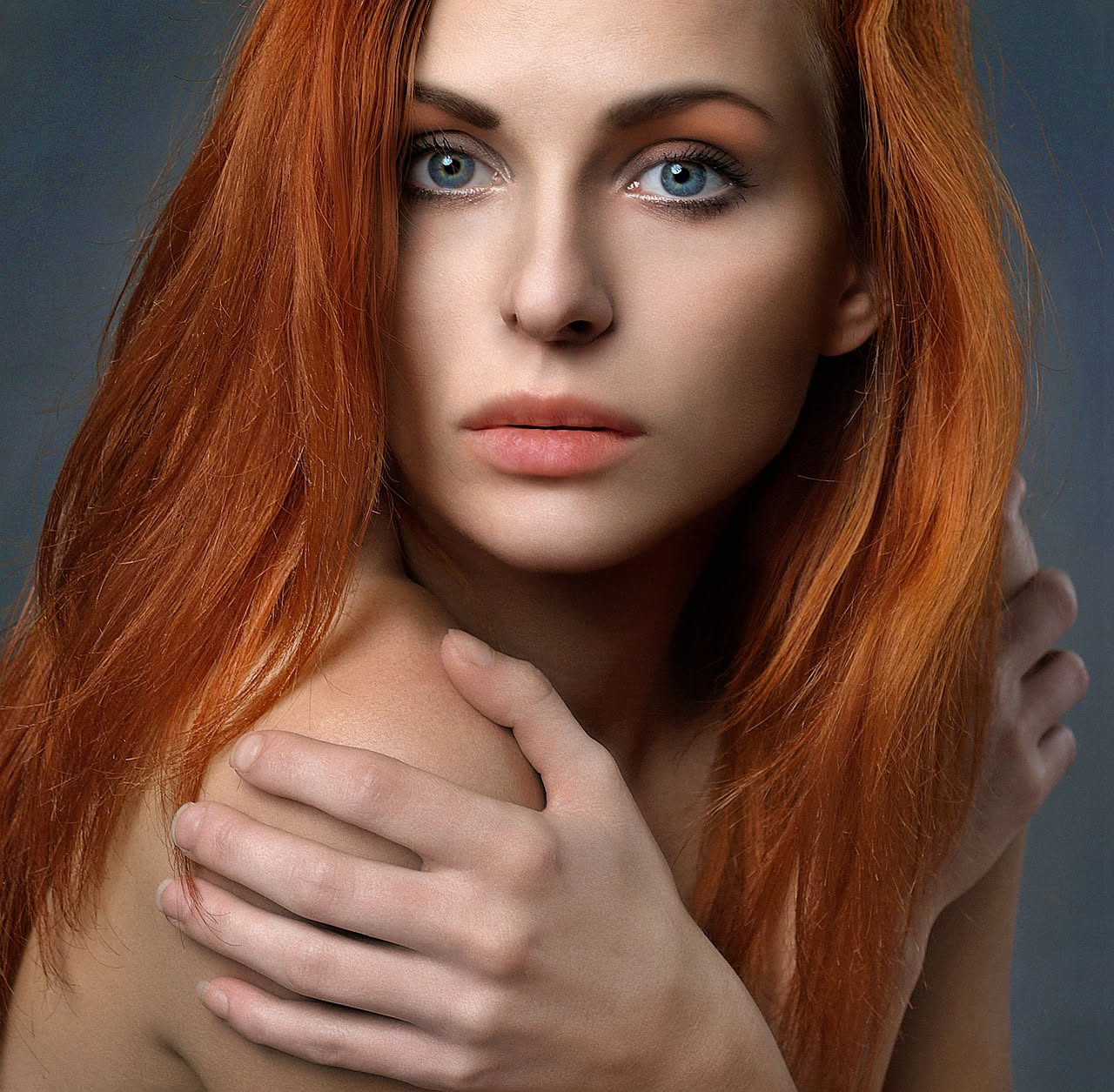 Perché i risciacqui acidi sono rischiosi sui capelli tinti