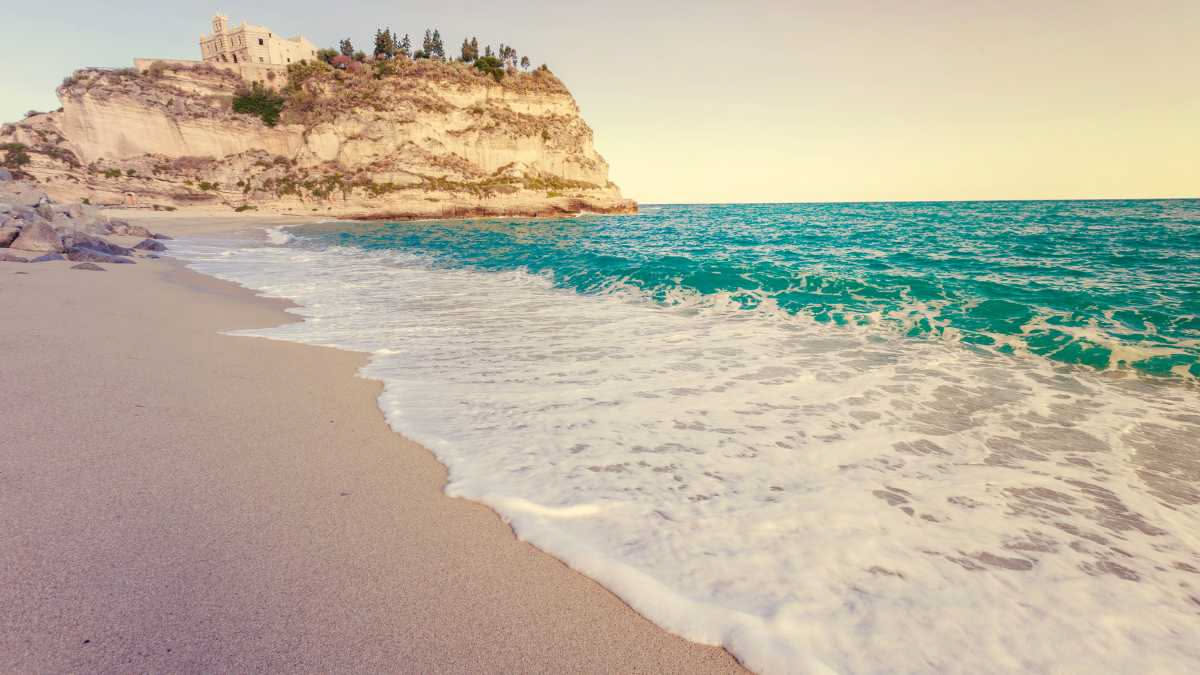 Perché lavare i capelli dopo ogni giornata di spiaggia