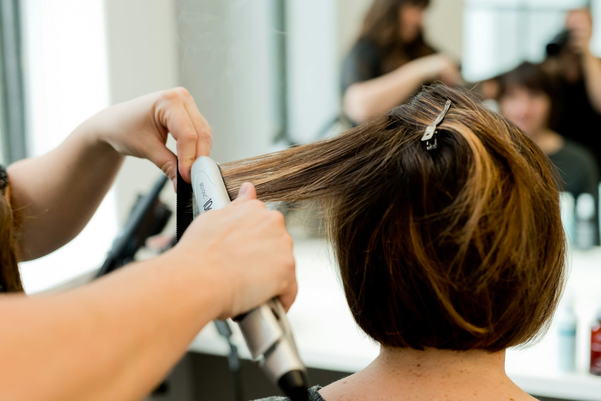 Piastra o phon: quale rovina di più i capelli