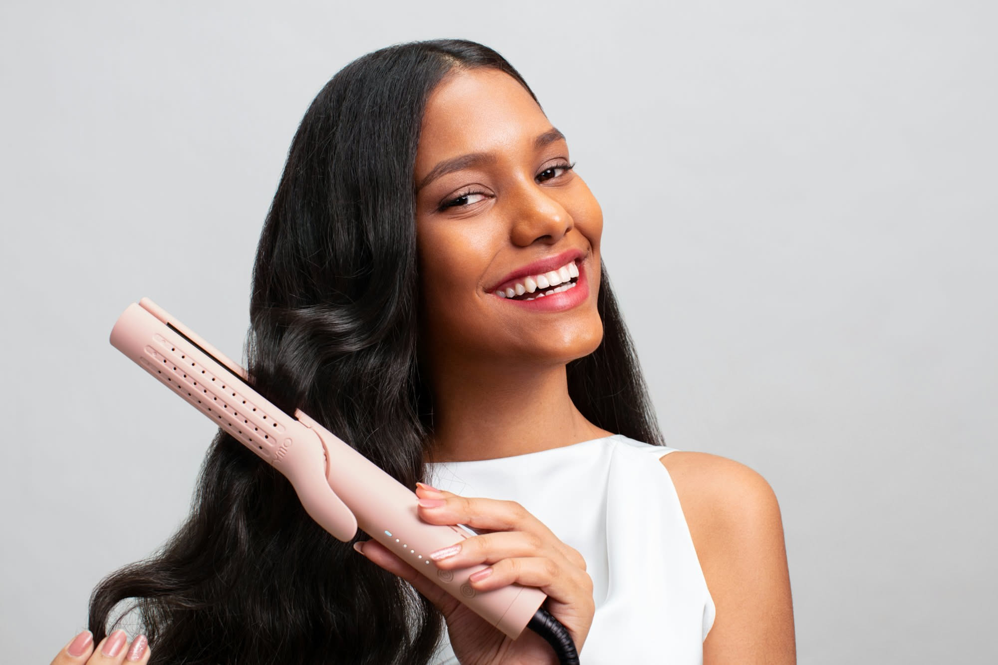 La pinza per capelli torna nelle borse. È l'accessorio più comodo dell'autunno