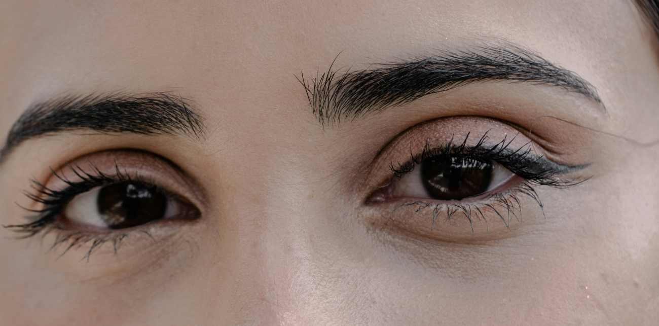 Sopracciglia troppo folte: come sistemarle senza rovinarle