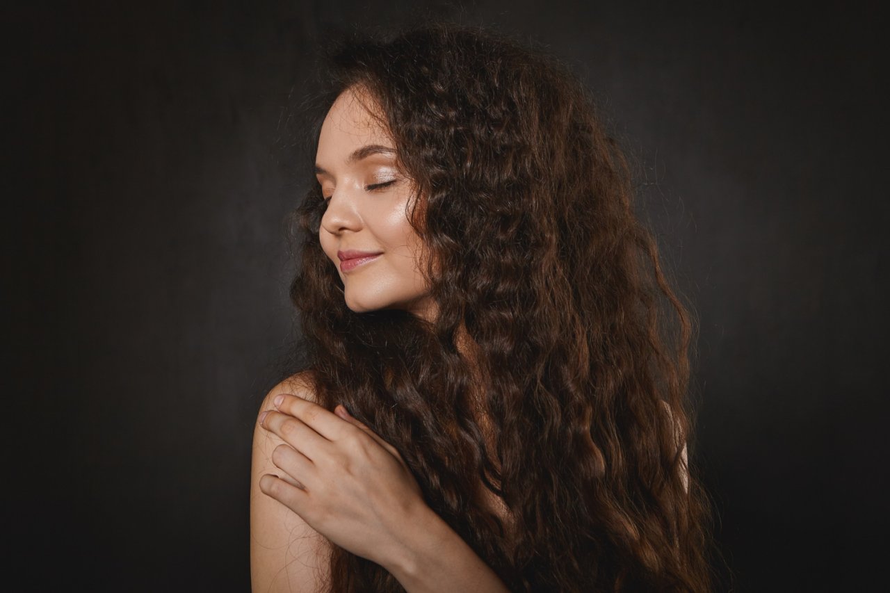 Capelli da autunno soft o profondo: i colori giusti nel 2026